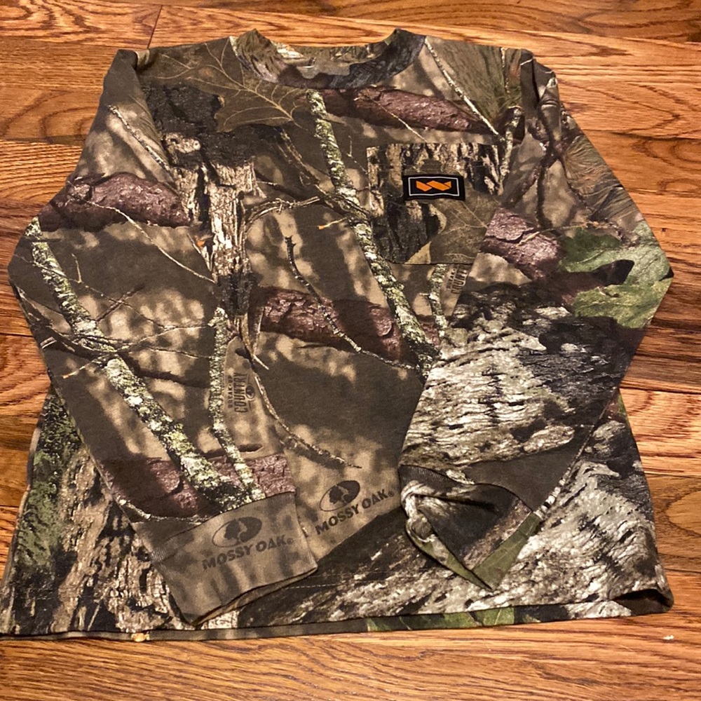 Boys youth small (fits like a 6) long sleeve camo shirt